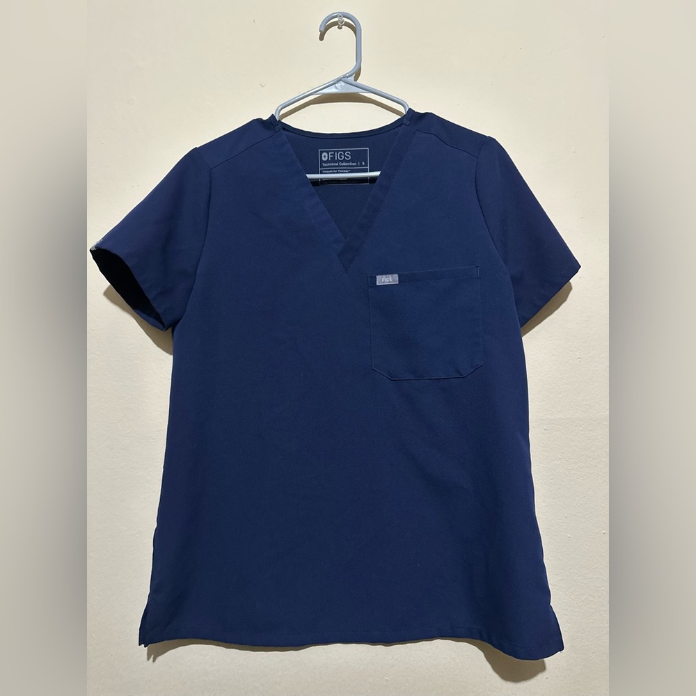Size Small Classic Fit Navy Catarina Figs Tops